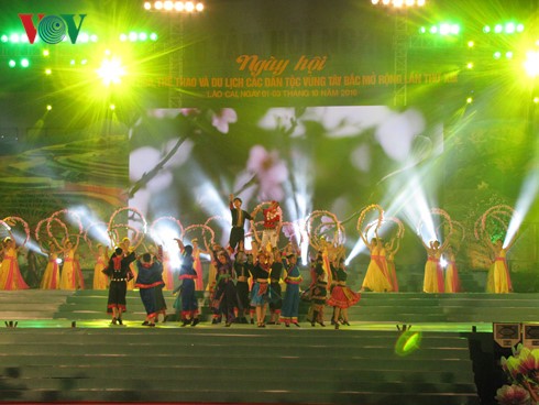 Eröffnung des Kultur-Sport- und Tourismusfestes der Volksgruppen im Nordwesten - ảnh 1