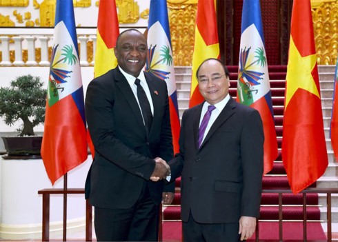 Premierminister Nguyen Xuan Phuc empfängt den Senatspräsident von Haiti - ảnh 1