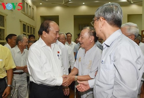 Premierminister Nguyen Xuan Phuc trifft Wähler in Hafenstadt Hai Phong - ảnh 1