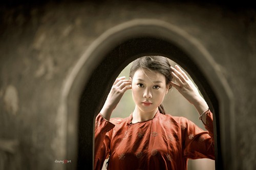 Die reine Schönheit der vietnamesischen Frauen mit dem nationalen Tracht in Fotos von Dzungart - ảnh 1