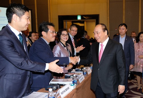 Premierminister Nguyen Xuan Phuc nimmt am vietnamesischen Unternehmensforum teil - ảnh 1