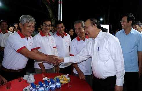 Premierminister Nguyen Xuan Phuc besucht das Modell des Gesellschaftsraums der Bauern in Dong Thap - ảnh 1