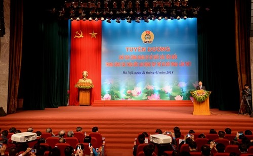 Staatspräsident nimmt an der Konferenz zur Ehrung der Vorsitzenden der Gewerkschaften teil - ảnh 1