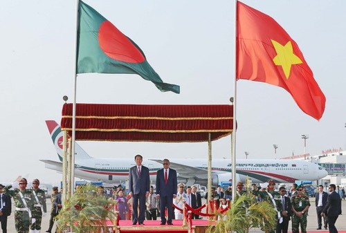 Der Besuch des Staatspräsidenten Tran Dai Quang steht in Schlagzeilen der Zeitungen in Bangladesch - ảnh 1