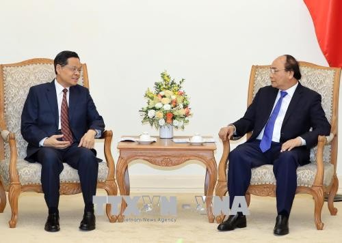 Premierminister Nguyen Xuan Phuc empfängt den Vorsitzenden des Autonomiegebiets der Zhuang in China  - ảnh 1