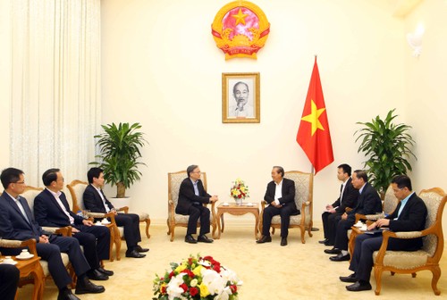 Vize-Premierminister Truong Hoa Binh empfängt den singapurischen Vize-Innenminister - ảnh 1