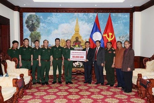 Das Verteidigungsministerium unterstützt das laotische Volk beim Dammbruch  - ảnh 1
