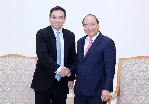 Premierminister Nguyen Xuan Phuc empfängt den Gründer der thailändischen Firma Gulf Energy  - ảnh 1