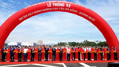 Vize-Premierminister Trinh Dinh Dung nimmt an der Einweihung der Autobahn Da Nang-Quang Ngai teil - ảnh 1