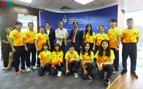 Die argentinische Botschaft trifft die vietnamesische Mannschaft für olympische Jugend-Sommerspiele - ảnh 1