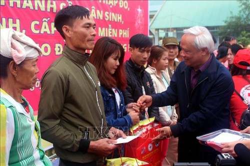 Vize-Parlamentspräsident Uong Chu Luu nimmt an Programm zum Neujahrsfest Tet teil - ảnh 1