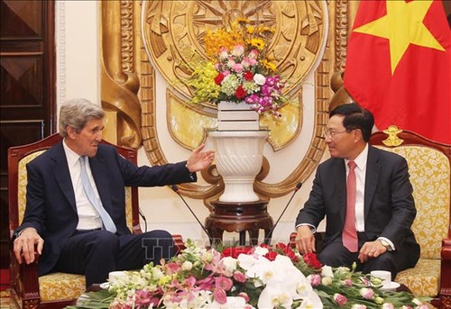 Vize-Premierminister Pham Binh Minh empfängt den ehemaligen US-Außenminister John Kerry - ảnh 1