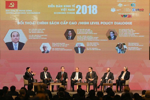Premierminister Nguyen Xuan Phuc nimmt am vietnamesischen Wirtschaftsforum 2019 teil - ảnh 1