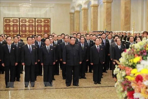 Der nordkoreanische Staatschef Kim Jong-un besucht den Kumsusan-Palast der Sonne  - ảnh 1