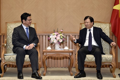 Vize-Premierminister Trinh Dinh Dung empfängt den Direktor von JBIC - ảnh 1