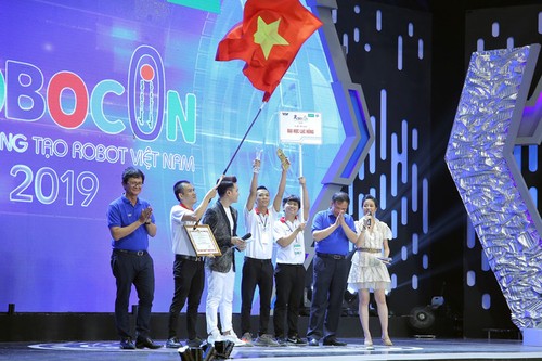 Die Hochschule Lac Hong gewinnt beim vietnamesischen Roboter-Wettbewerb - ảnh 1
