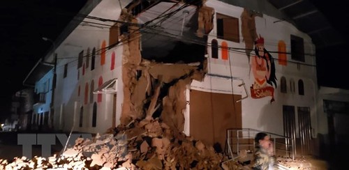 Starkes Erdbeben verursacht große Sachschäden und fordert Menschenleben  - ảnh 1