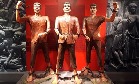 Sonderausstellung über Beiträge der vietnamesischen Revolutionäre - ảnh 1