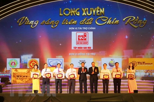 Long Xuyen entwickelt sich zur führenden Stadt im Mekong-Delta - ảnh 1