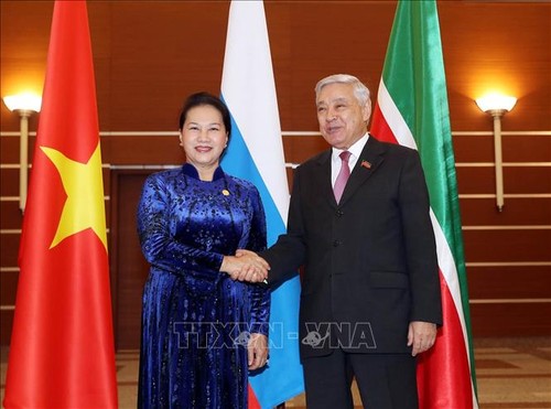 Parlamentspräsidentin Nguyen Thi Kim Ngan trifft den Präsidenten des Staatsrates Tatarstans  - ảnh 1