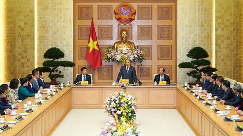 Premierminister Nguyen Xuan Phuc setzt Hoffnung in junge Unternehmer - ảnh 1