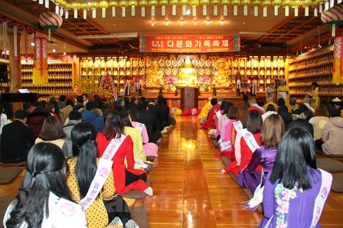 Der Verband der vietnamesischen Buddhisten in Südkorea feiert vorzeitig das Neujahrsfest für die Gemeinde - ảnh 1