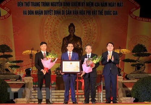 Das Fest im Tempel Nguyen Binh Khiem in Hai Phong als das immaterielle Kulturerbe des Landes anerkannt - ảnh 1