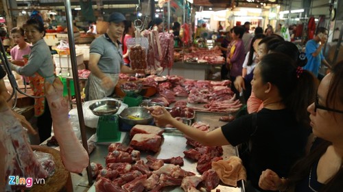 Premierminister fordert Preissenkung für Schweinefleisch - ảnh 1