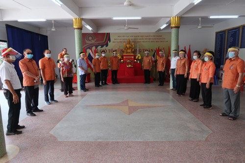 Die Vietnamesen in Udon Thani in Thailand feiern den Gedenktag der Hung-Könige - ảnh 1