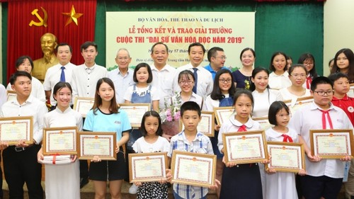 Der Wettbewerb „Botschafter für Lesekultur 2020” in Hanoi gestartet - ảnh 1