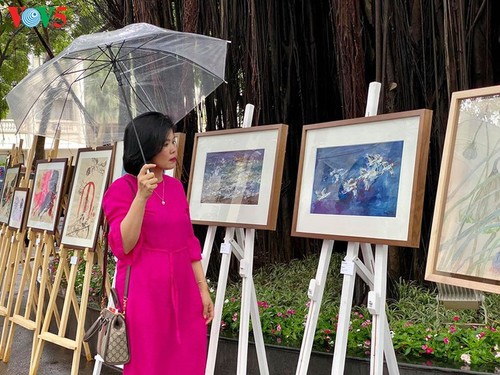 Ausstellung der Bilder der vietnamesischen Maler während der sozialen Distanzierung - ảnh 8