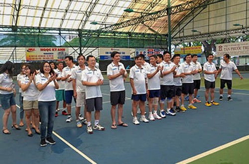 Tennis-Turnier zur Spende für arme Patienten - ảnh 1