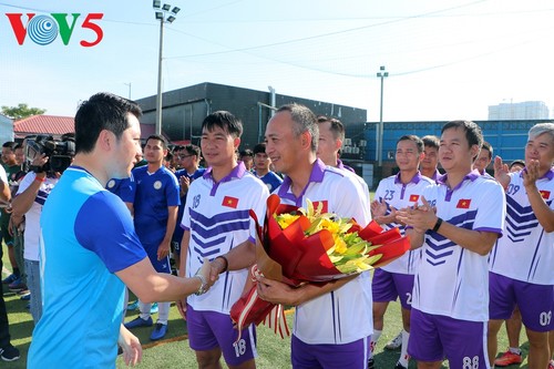 Eröffnung des Fußball-Turniers zum vietnamesischen Nationalfeiertag in Kambodscha - ảnh 3