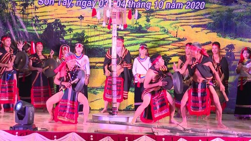 Eröffnung des Festivals für Gong-Musikinstrument in Son Tay - ảnh 1