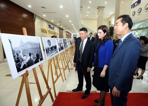 Fotoausstellung zwischen Vietnam und Bulgarien - ảnh 1