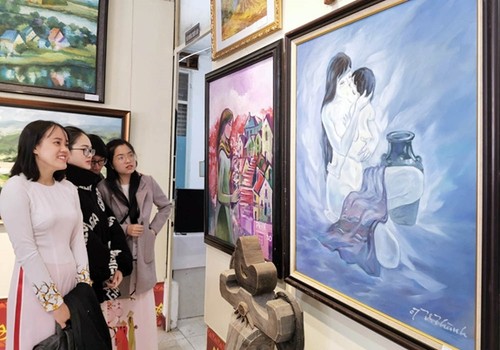 60 Kunstwerke werden in der Ausstellung in Lam Dong präsentiert - ảnh 1