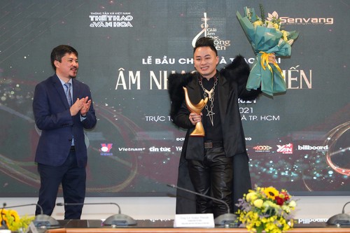 Sänger Tung Duong gewinnt bei drei Kategorien des Musik-Opfer-Preises - ảnh 1