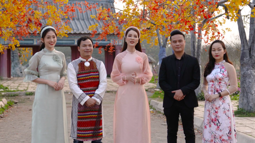 Sänger und Sängerinnen beteiligen sich am Musikvideo „strahlendes Vietnam“ - ảnh 1