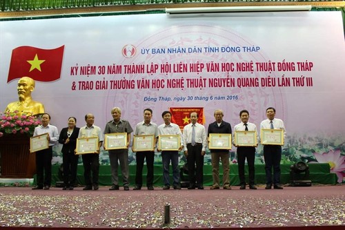 Literatur- und Kunstpreis Nguyen Quang Dieu  - ảnh 1