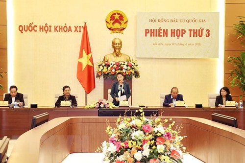 Parlamentspräsidentin Nguyen Thi Kim Ngan leitet die Sitzung der nationalen Wahlkommission - ảnh 1