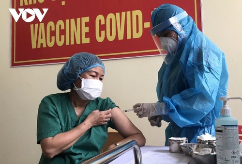 Die 100 ersten Bewohner in Da Nang werden mit Covid-19-Impfstoff geimpft - ảnh 1