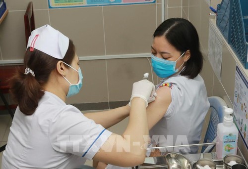 Mehr als 35.000 Vietnamesen werden mit Covid-19-Impfstoff geimpft - ảnh 1