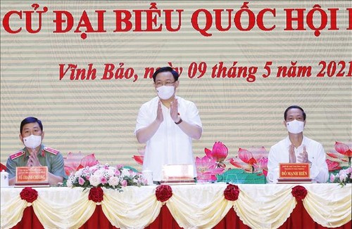 Parlamentspräsident Vuong Dinh Hue trifft Wähler in Hai Phong - ảnh 1