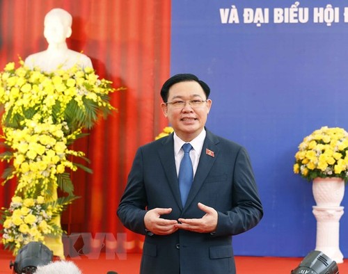 Parlamentspräsident überprüft die Wahlen in einigen Provinzen  - ảnh 1