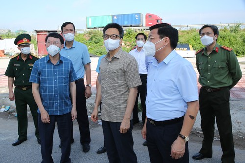 Vize-Premierminister Vu Duc Dam tagt mit Provinzen Bac Giang und Bac Ninh über Covid-19-Bekämpfung - ảnh 1