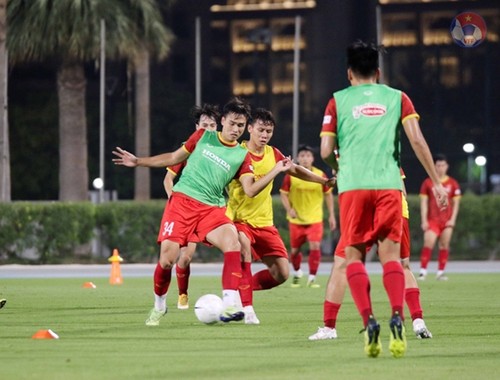 Die vietnamesische Fußballmannschaft kehrt wieder zum Training vor dem Spiel gegen Indonesien zurück - ảnh 1