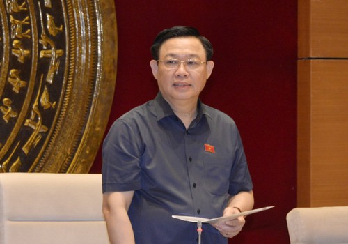 Parlamentspräsident Vuong Dinh Hue: Gesetzgebung dient der Entwicklung - ảnh 1