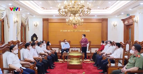 Staatspräsident Nguyen Xuan Phuc trifft die Leiter der Provinz Ha Nam - ảnh 1