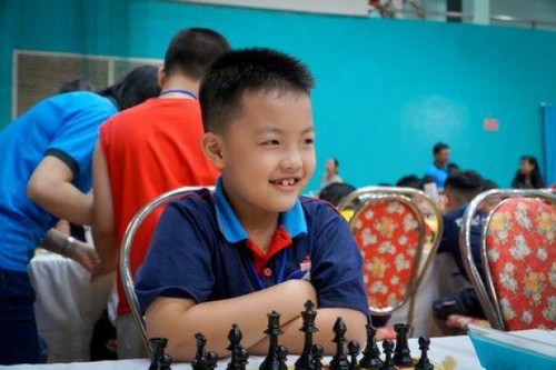 Der 8-jährige Tran Duc Duy gewinnt Schachmeistertitel in Asien - ảnh 1