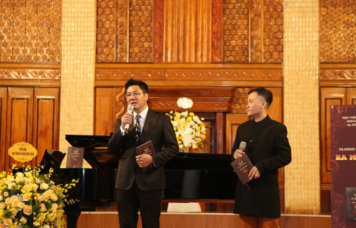 Volkskünstler Quoc Hung veröffentlicht das Buch für vietnamesische Opernkünstler - ảnh 1